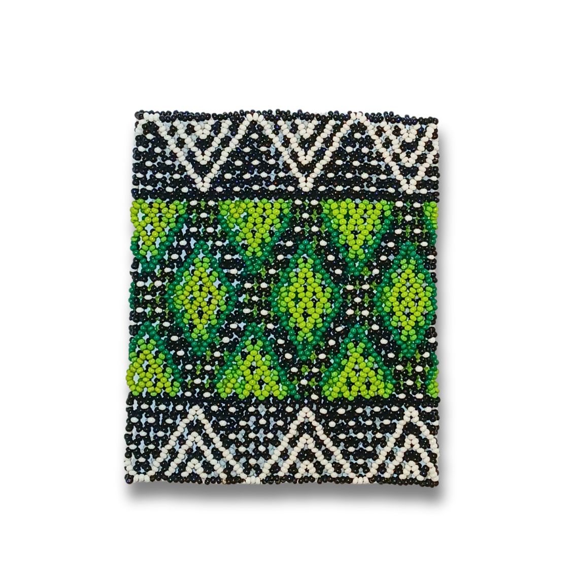Pulseira de miçangas preta com faixas de chevrons branco e desenhos verde-limão