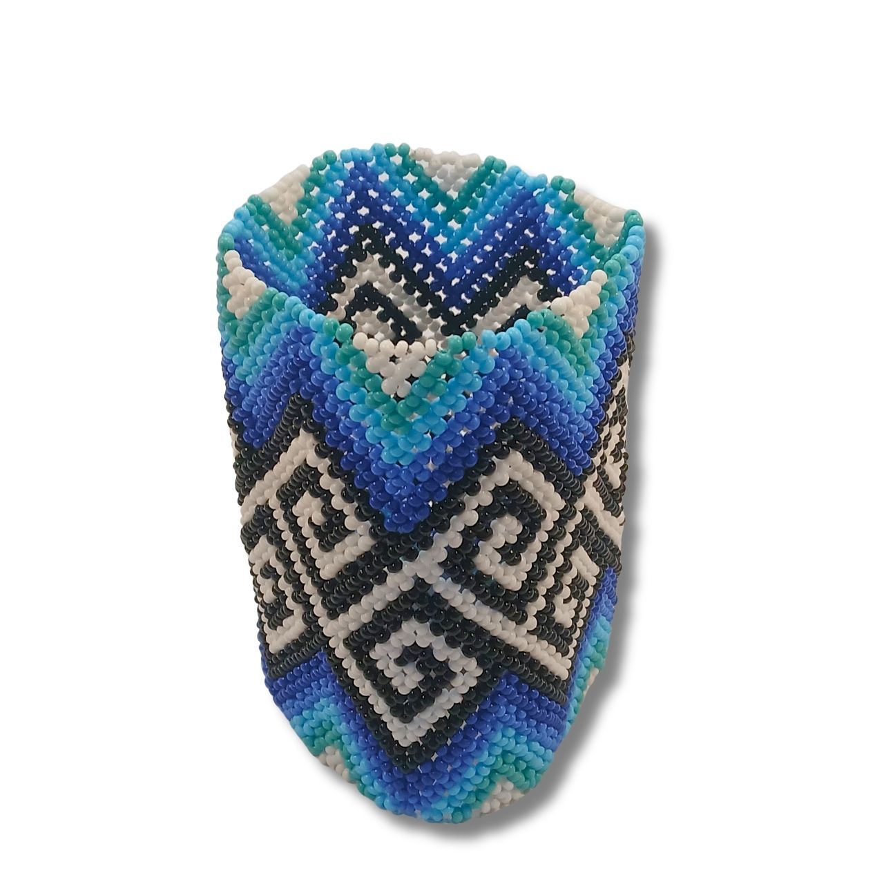 Pulseira de miçangas azul e turquesa com faixa preta e símbolos geométricos branco