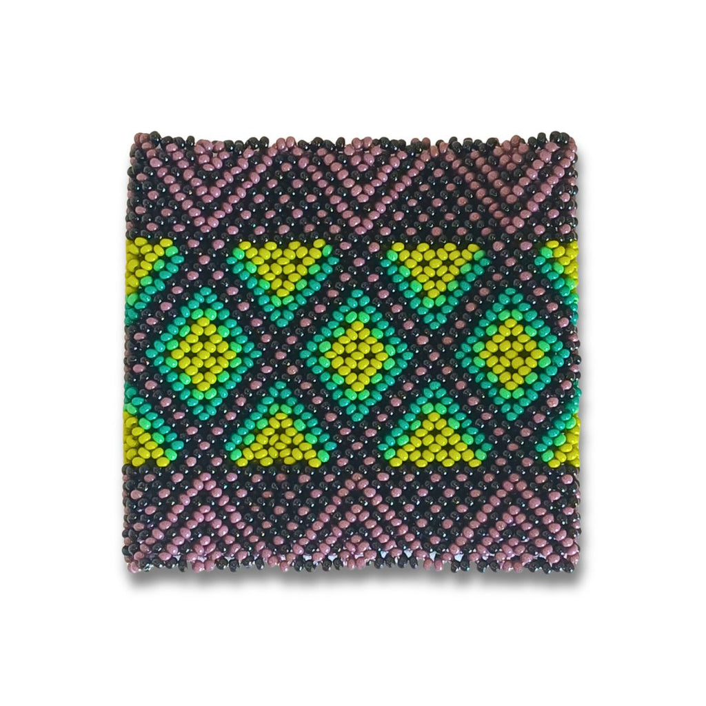 Pulseira de miçangas Waura elástica roxa com faixa de triângulos amarelos e verdes