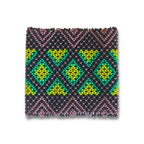 Pulseira de miçangas Waura elástica roxa com faixa de triângulos amarelos e verdes