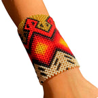 Pulseira de miçangas não elástica com padrão geométrico vermelho, amarelo e preto