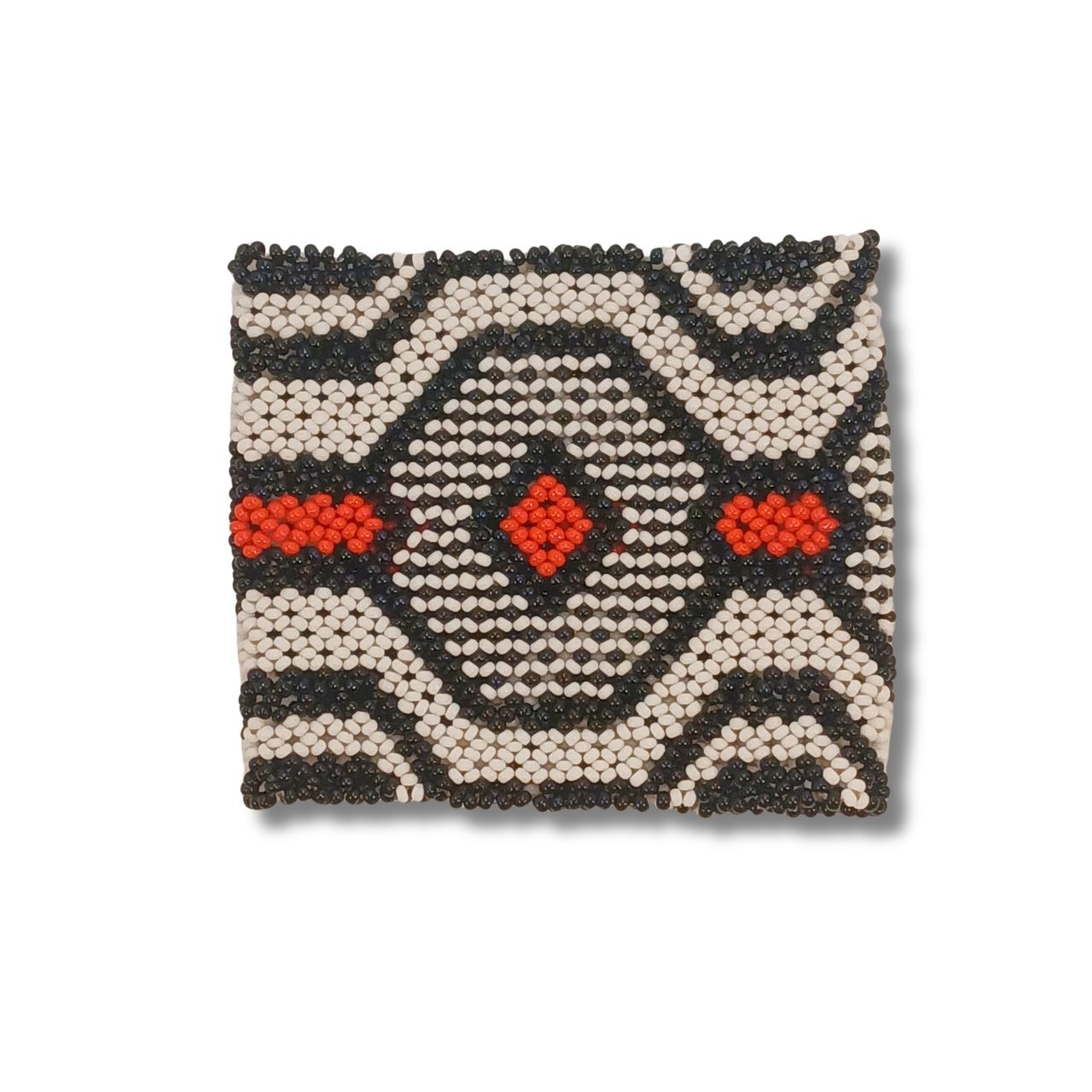 Pulseira de miçangas retangular com padrão simétrico e pontos vermelhos