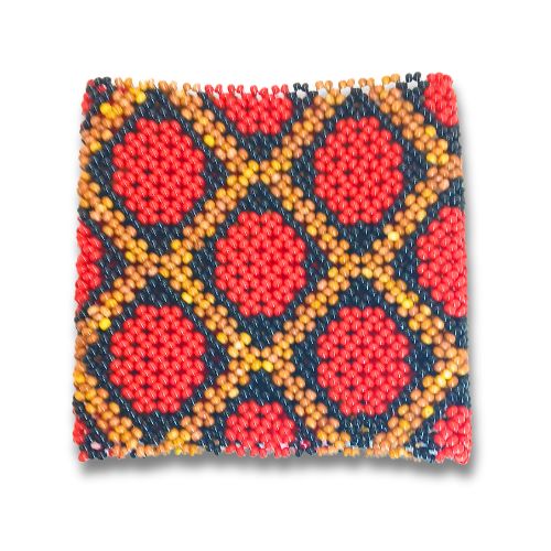 Pulseira de miçangas elástica com quadrados e losangos vermelhos, azuis e dourados