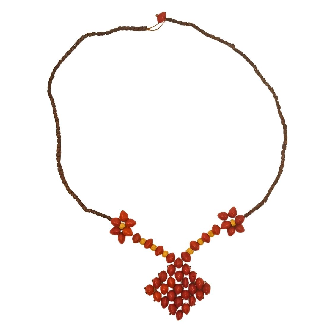 Colar de sementes com fio marrom e flores vermelhas com pingente central