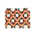 Pulseira de miçangas preta com motivos em flor branco e vermelho/laranja