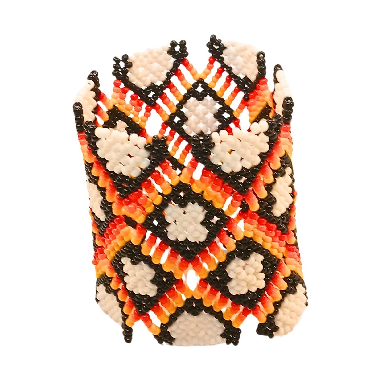 Pulseira de miçangas com padrão geométrico preto, branco e laranja/vermelho