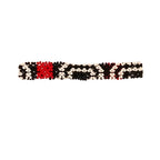Pulseira de miçangas elástica preta e branca com detalhe vermelho central, geométrica